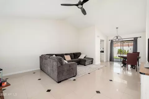 3226 E Topeka Dr, Phoenix, AZ 85050 photo 6