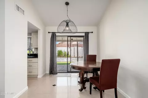 3226 E Topeka Dr, Phoenix, AZ 85050 photo 9