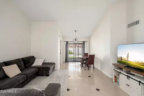 3226 E Topeka Dr, Phoenix, AZ 85050 photo 8