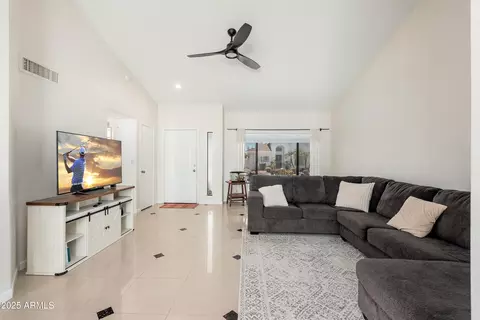 3226 E Topeka Dr, Phoenix, AZ 85050 photo 5