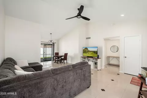 3226 E Topeka Dr, Phoenix, AZ 85050 photo 7