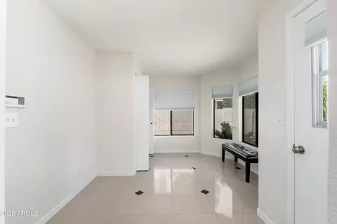 3226 E Topeka Dr, Phoenix, AZ 85050 photo 15