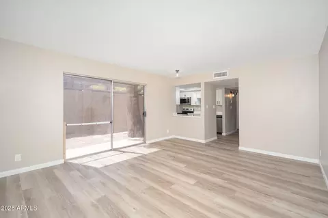 Living - 1620 E Cambridge Ave #3, Phoenix, AZ 85006 photo 1 of 2