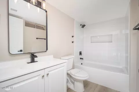 Bath - 1620 E Cambridge Ave #3, Phoenix, AZ 85006 photo 1 of 1