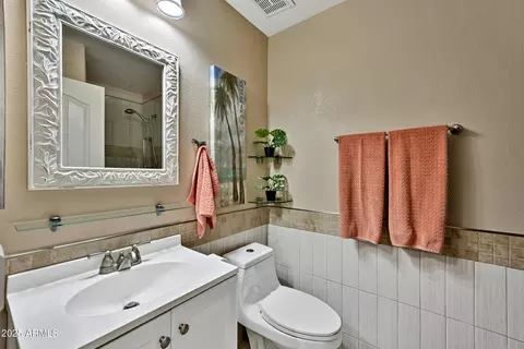 Bath - 903 E Hiddenview Dr, Phoenix, AZ 85048 photo 2 of 6