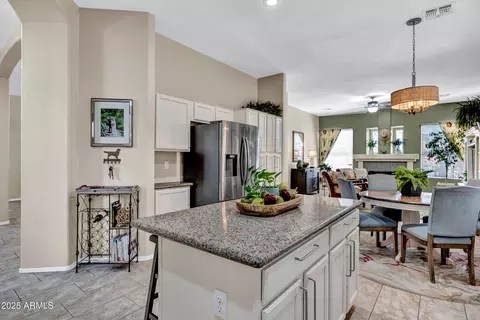 Kitchen - 903 E Hiddenview Dr, Phoenix, AZ 85048 photo 5 of 7