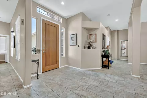 Entry Way - 903 E Hiddenview Dr, Phoenix, AZ 85048 photo 3 of 4