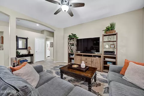 Living - 903 E Hiddenview Dr, Phoenix, AZ 85048 photo 2 of 7