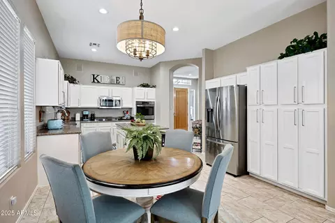 Kitchen - 903 E Hiddenview Dr, Phoenix, AZ 85048 photo 7 of 7