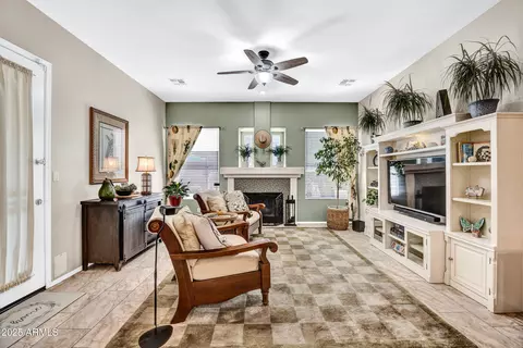 Living - 903 E Hiddenview Dr, Phoenix, AZ 85048 photo 4 of 7