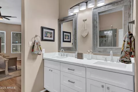 Bath - 903 E Hiddenview Dr, Phoenix, AZ 85048 photo 5 of 6