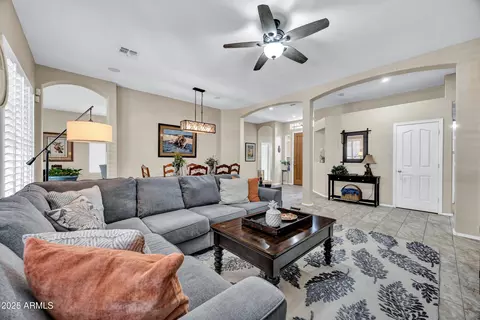 Living - 903 E Hiddenview Dr, Phoenix, AZ 85048 photo 3 of 7