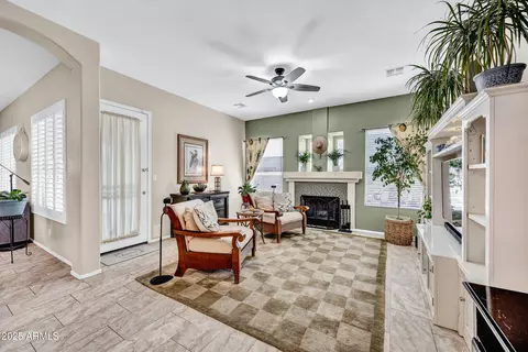 Living - 903 E Hiddenview Dr, Phoenix, AZ 85048 photo 5 of 7