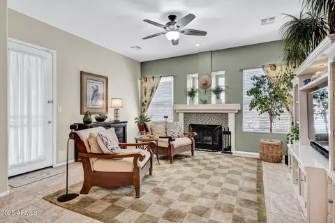 Living - 903 E Hiddenview Dr, Phoenix, AZ 85048 photo 6 of 7