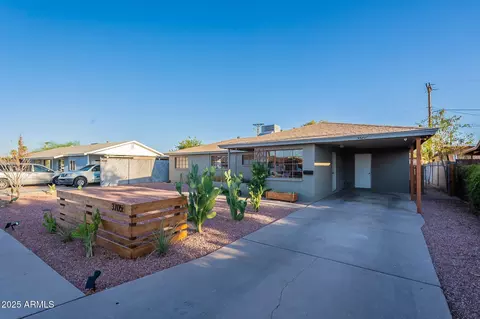 Exterior - 3705 W Luke Ave, Phoenix, AZ 85019 photo 3 of 9
