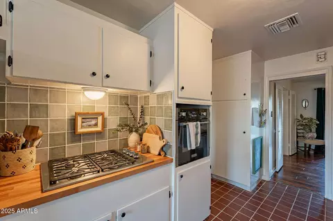 Kitchen - 3705 W Luke Ave, Phoenix, AZ 85019 photo 4 of 5