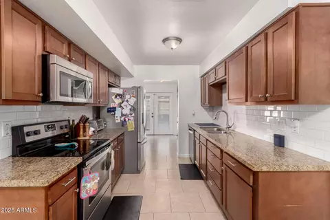 Kitchen - 4818 N 79th Ave, Phoenix, AZ 85033 photo 2 of 3