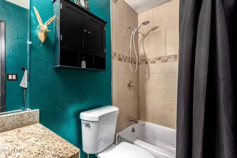 Bath - 4818 N 79th Ave, Phoenix, AZ 85033 photo 2 of 3