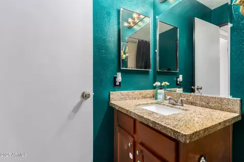 Bath - 4818 N 79th Ave, Phoenix, AZ 85033 photo 1 of 3