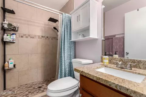 Bath - 4818 N 79th Ave, Phoenix, AZ 85033 photo 3 of 3