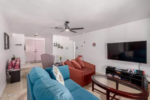 Living - 4818 N 79th Ave, Phoenix, AZ 85033 photo 3 of 4