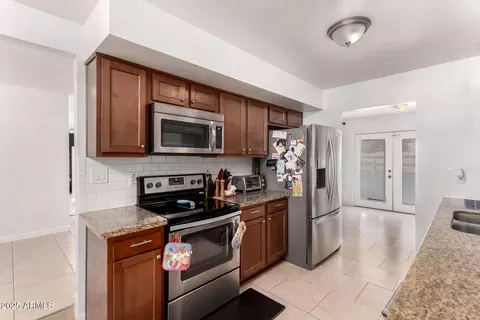Kitchen - 4818 N 79th Ave, Phoenix, AZ 85033 photo 3 of 3