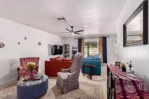 Living - 4818 N 79th Ave, Phoenix, AZ 85033 photo 2 of 4