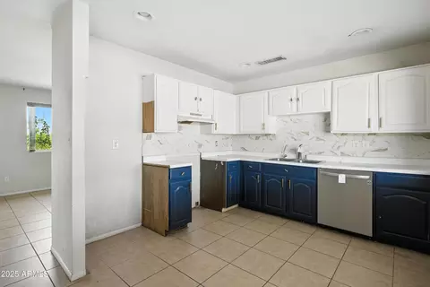 Kitchen - 3724 W Bloomfield Rd, Phoenix, AZ 85029 photo 1 of 3