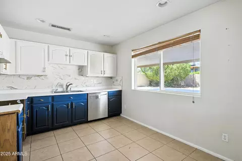Kitchen - 3724 W Bloomfield Rd, Phoenix, AZ 85029 photo 3 of 3