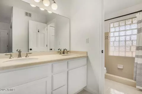 Bath - 1615 E Redmon Dr, Tempe, AZ 85283 photo 1 of 4