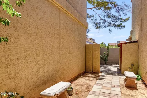 Exterior - 1615 E Redmon Dr, Tempe, AZ 85283 photo 10 of 14