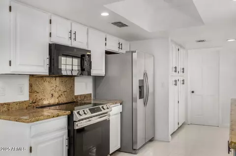 Kitchen - 1615 E Redmon Dr, Tempe, AZ 85283 photo 1 of 1