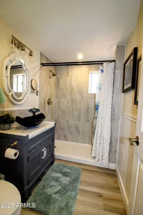 Bath - 814 E Maple St, Globe, AZ 85501 photo 2 of 2