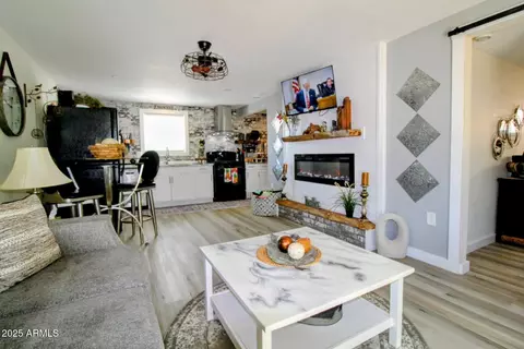 Living - 814 E Maple St, Globe, AZ 85501 photo 2 of 4