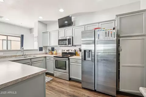 6770 N 47th Ave #2011, Glendale, AZ 85301