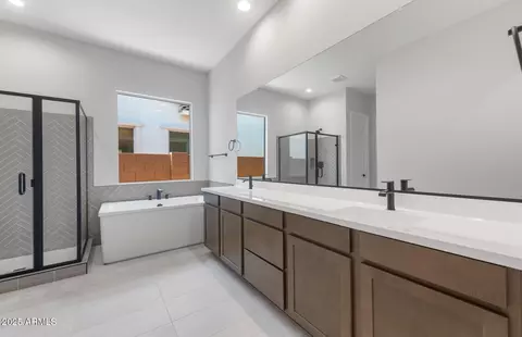 Bath - 714 W Flatiron Trl, Apache Junction, AZ 85120 photo 1 of 4