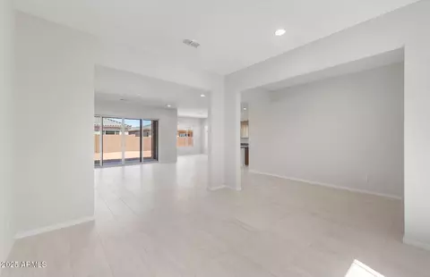Living - 714 W Flatiron Trl, Apache Junction, AZ 85120 photo 1 of 7
