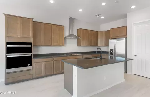 Kitchen - 714 W Flatiron Trl, Apache Junction, AZ 85120 photo 2 of 4
