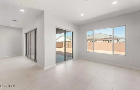Living - 714 W Flatiron Trl, Apache Junction, AZ 85120 photo 6 of 7