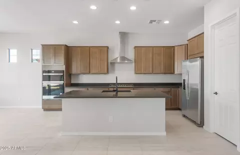 Kitchen - 714 W Flatiron Trl, Apache Junction, AZ 85120 photo 1 of 4