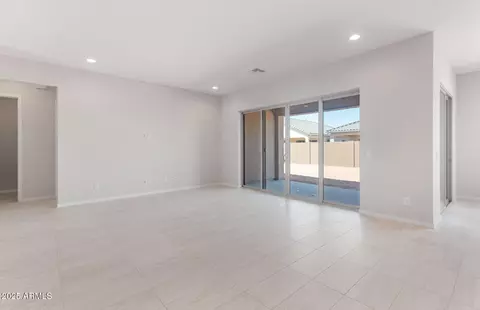 Living - 714 W Flatiron Trl, Apache Junction, AZ 85120 photo 4 of 7