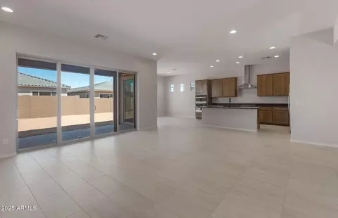 Living - 714 W Flatiron Trl, Apache Junction, AZ 85120 photo 2 of 7