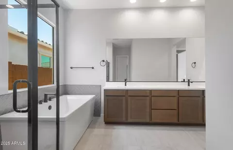 Bath - 714 W Flatiron Trl, Apache Junction, AZ 85120 photo 3 of 4