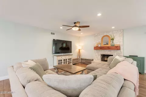 4217 E Western Star Blvd, Phoenix, AZ 85044 photo 9
