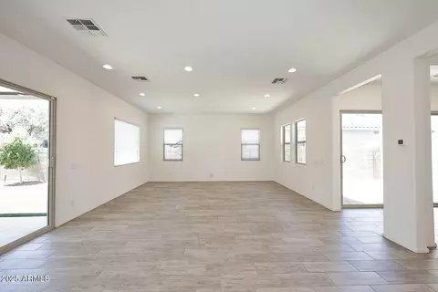 907 E Knightbridge Way, Gilbert, AZ 85297 photo 5