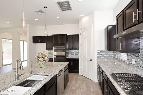 907 E Knightbridge Way, Gilbert, AZ 85297 photo 13