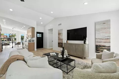 220 W Libby St, Phoenix, AZ 85023 photo 5