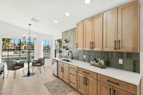 220 W Libby St, Phoenix, AZ 85023 photo 9