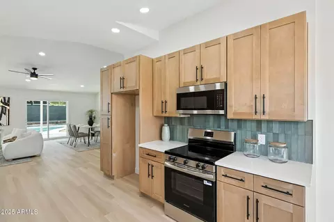 220 W Libby St, Phoenix, AZ 85023 photo 11