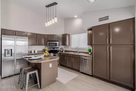 1043 S Buchanan St, Gilbert, AZ 85233 photo 3